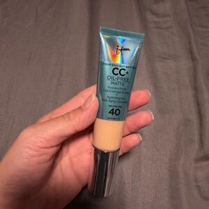 IT Cosmetics CC+ Oil-Free Matte Foundation - Natural Beige